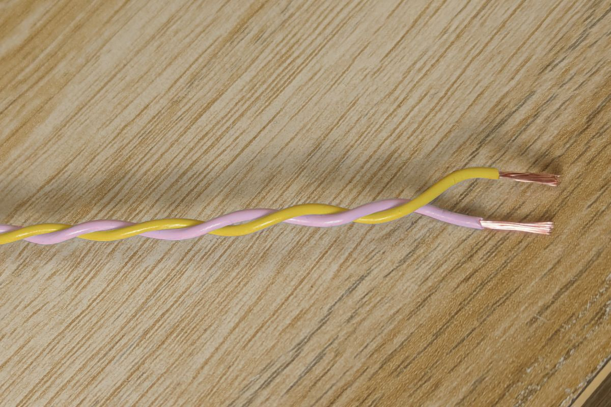 Yellow & Pink Twisted Wire Cable - 20 AWG / 0.5mm²