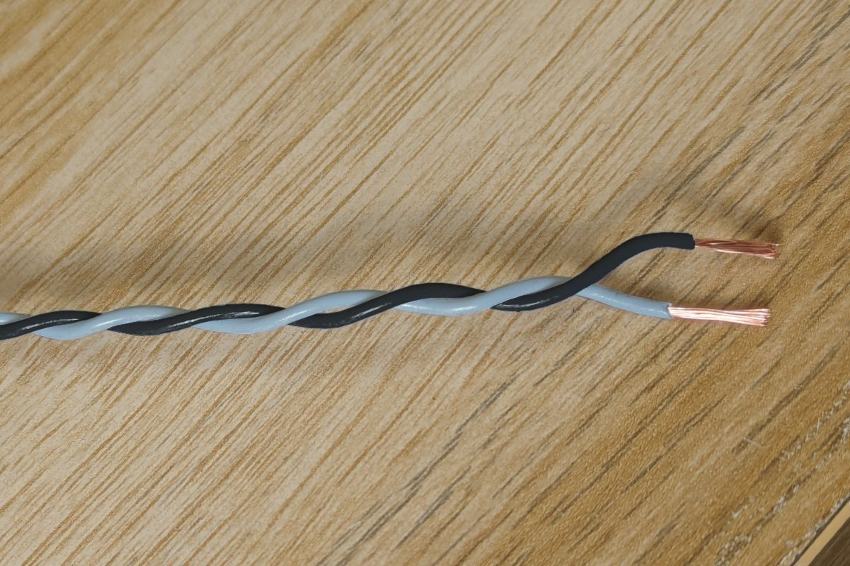 Black & Grey Twisted Wire Cable - 20 AWG / 0.5mm²
