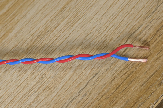 Red & Blue Twisted Wire Cable - 20 AWG / 0.5mm²