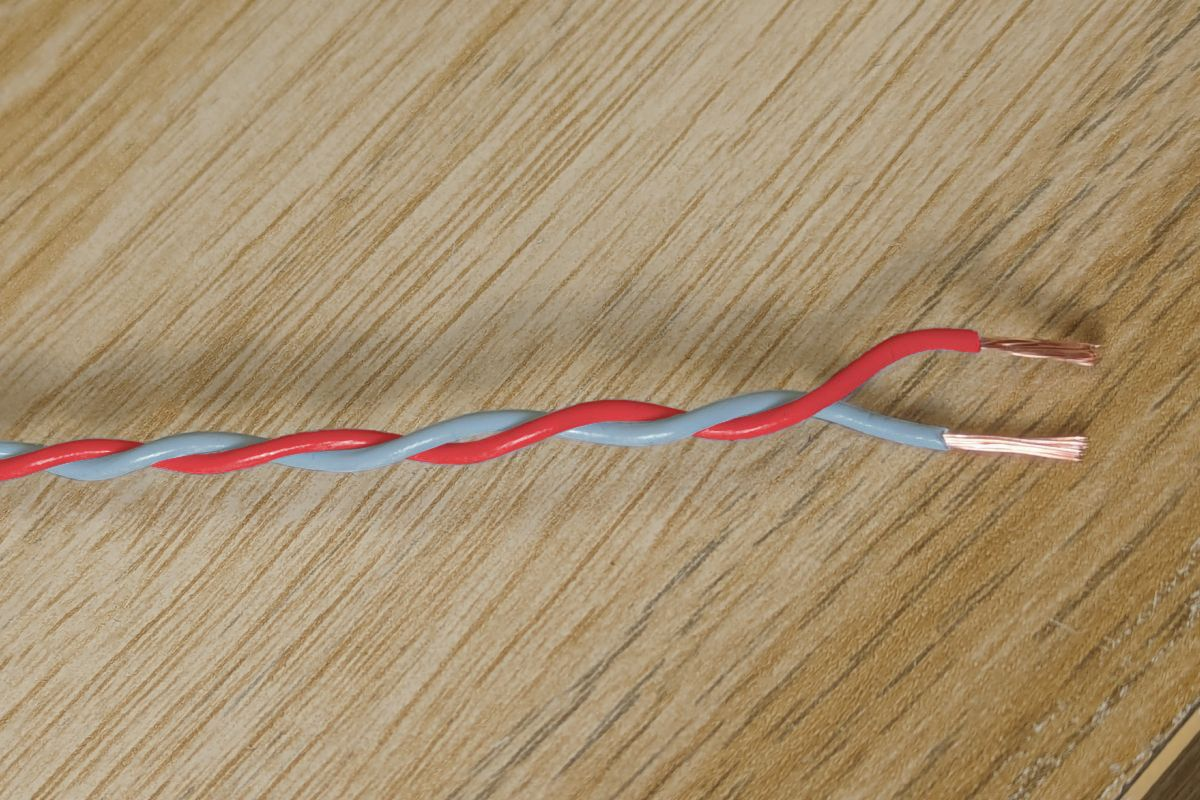Red & Grey Twisted Wire Cable - 20 AWG / 0.5mm²