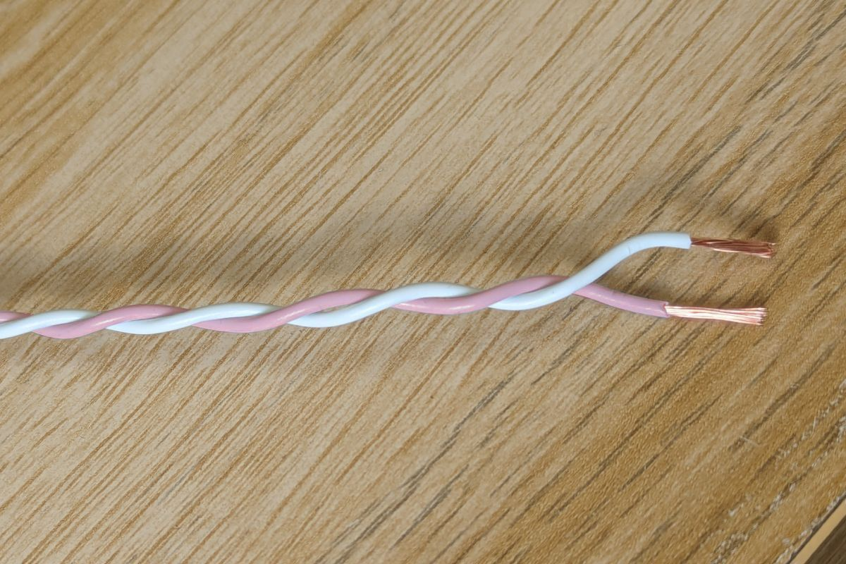 White & Pink Twisted Wire Cable - 20 AWG / 0.5mm²