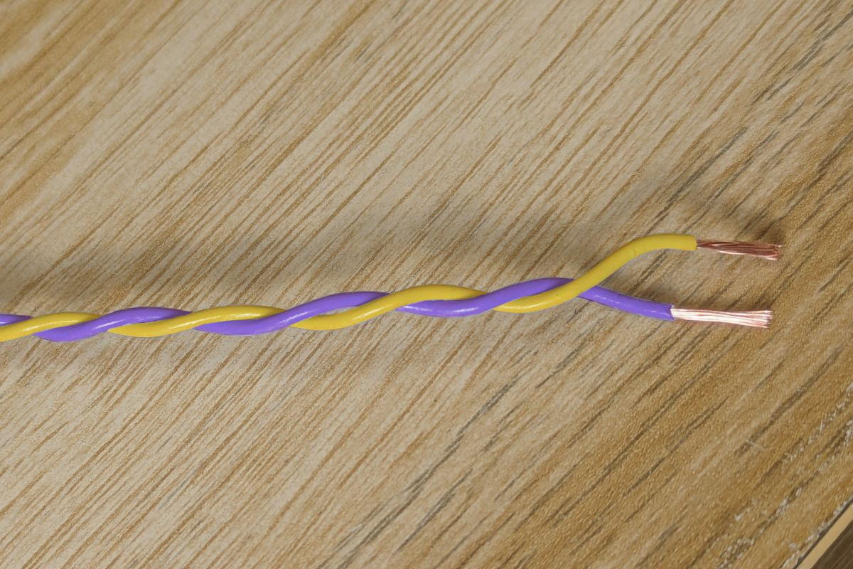 Yellow & Purple Twisted Wire Cable - 20 AWG / 0.5mm²