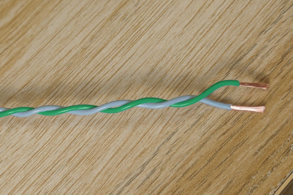 Green & Grey Twisted Wire Cable - 20 AWG / 0.5mm²