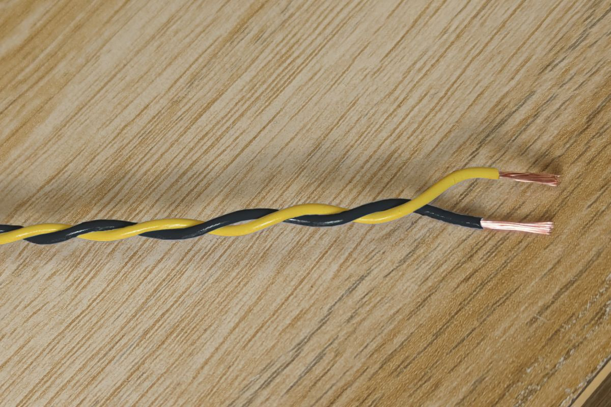 Yellow & Black Twisted Wire Cable - 20 AWG / 0.5mm²