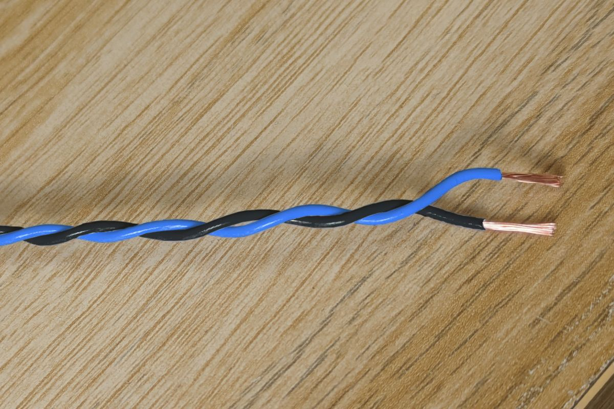 Blue & Black Twisted Wire Cable - 20 AWG / 0.5mm²