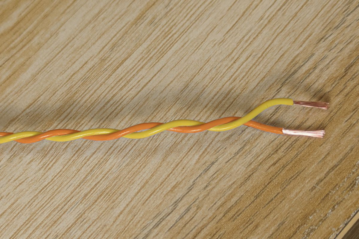 Yellow & Orange Twisted Wire Cable - 20 AWG / 0.5mm²