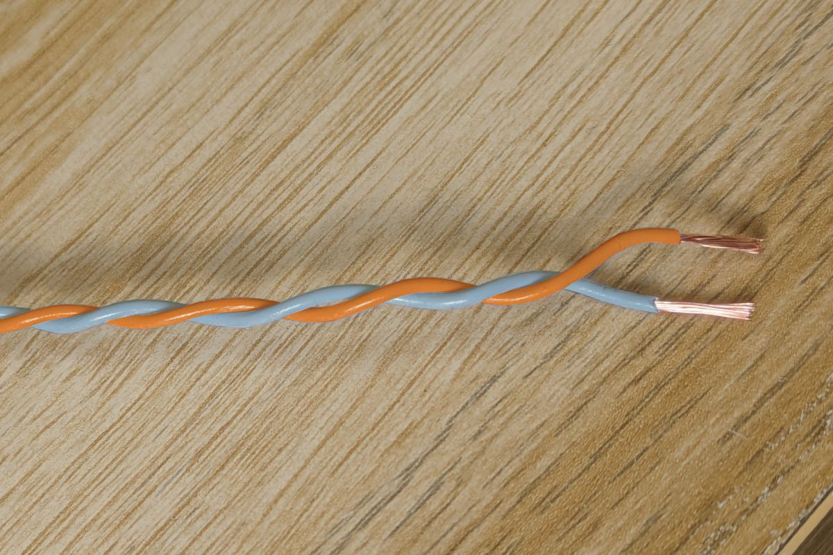 Orange & Grey Twisted Wire Cable - 20 AWG / 0.5mm²