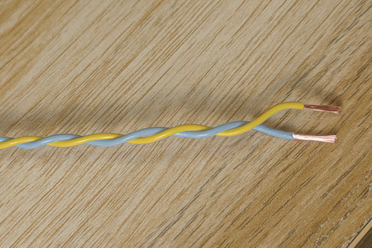 Yellow & Grey Twisted Wire Cable - 20 AWG / 0.5mm²